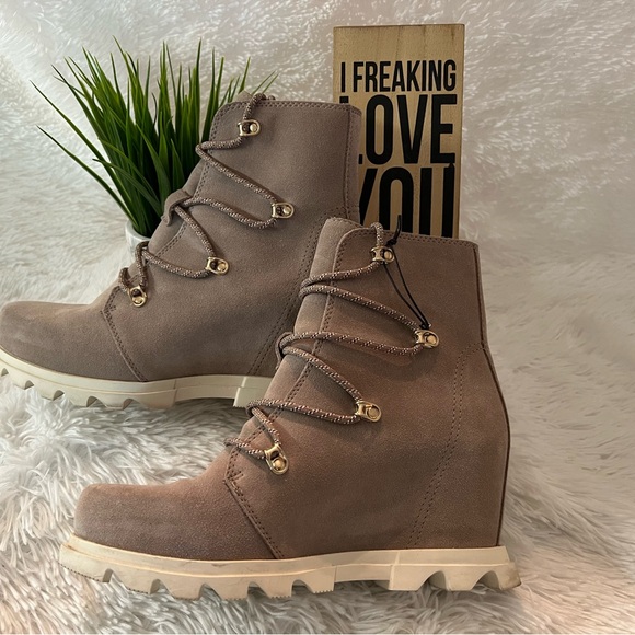 🎉HP🎉Sorel Joan of Arctic Wedge III Lace Waterproof Boots - LIKE NEW! - Picture 2 of 9